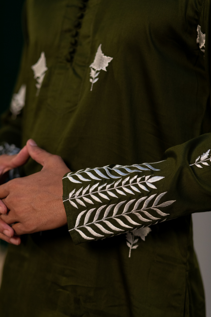 TEA GREEN MEN'S EMBRODERED COTTON KURTA WITH PAJAMA