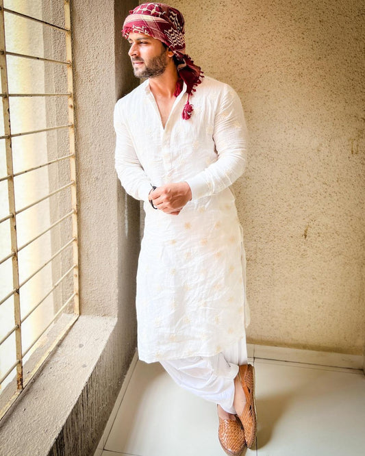 WHITE EMBROIDERED KURTA PAJAMA SET FOR MEN'S