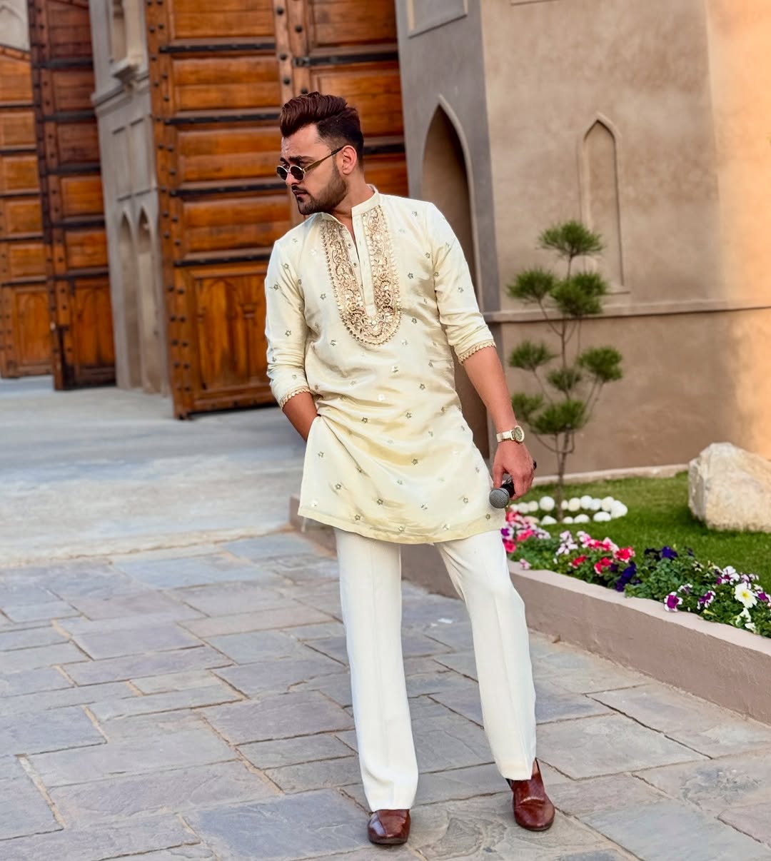 WHITE NECK AND BUTTI EMBROIDERED WORK MEN'S KURTA WITH PAJAMA SET