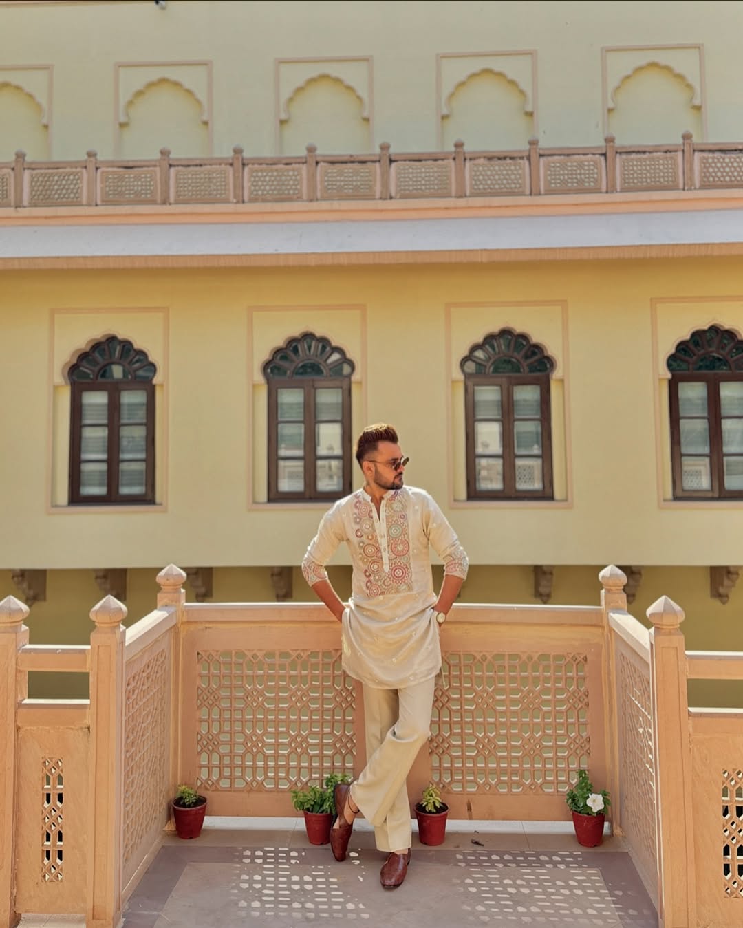 WHITE NECK EMBROIDERED MEN'S KURTA WITH PAJAMA SET