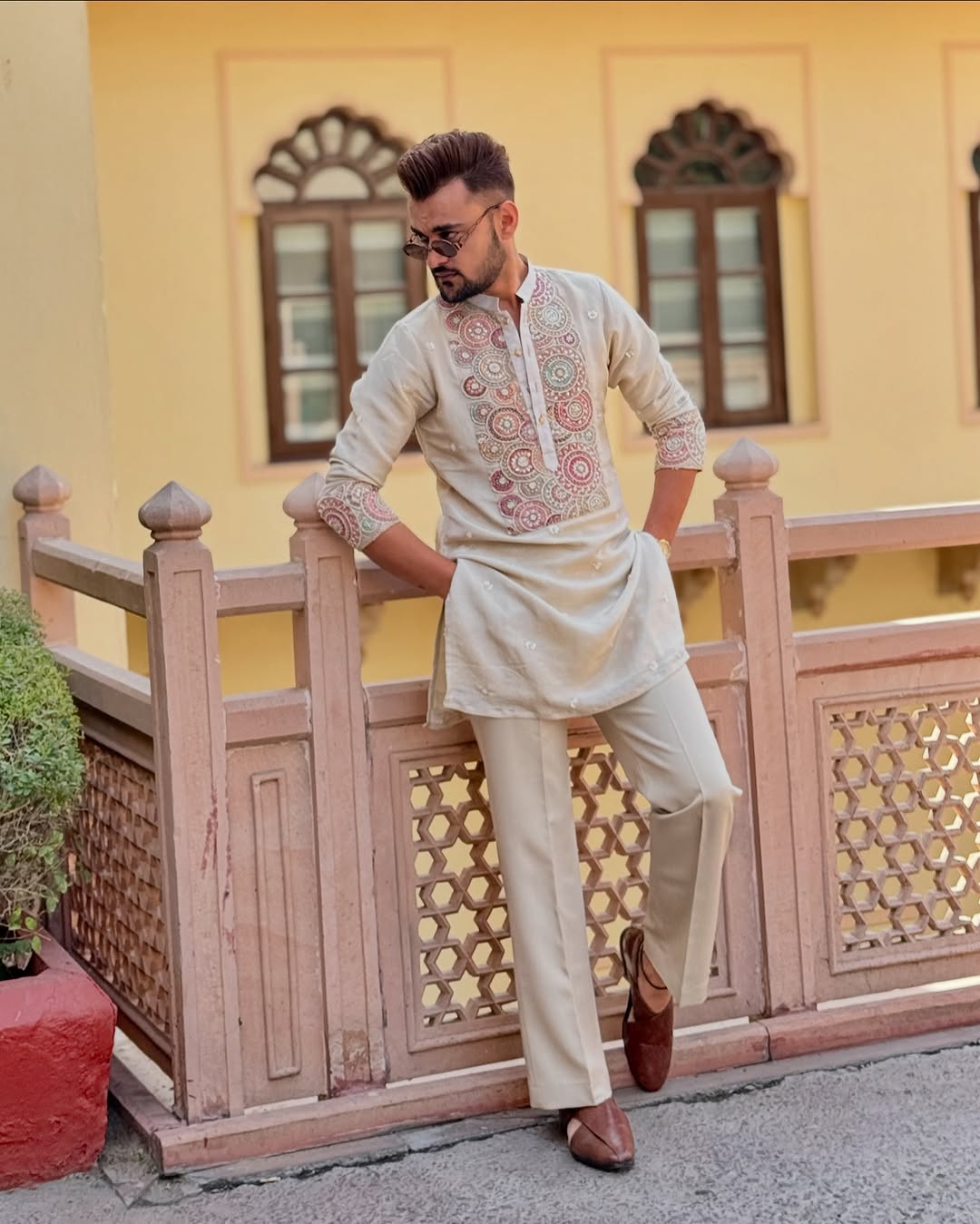 WHITE NECK EMBROIDERED MEN'S KURTA WITH PAJAMA SET