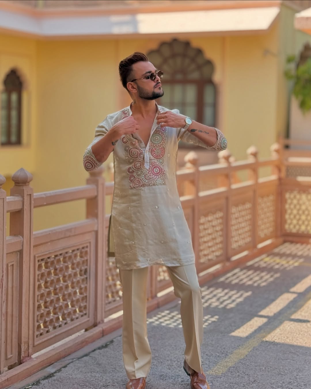 WHITE NECK EMBROIDERED MEN'S KURTA WITH PAJAMA SET